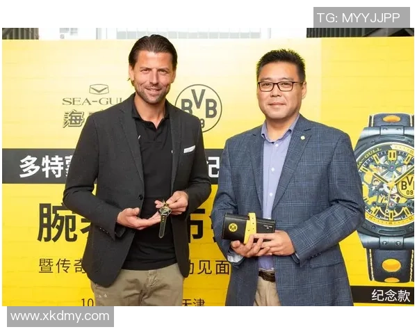 足球传奇球星化身老者现身街头 引发路人惊呼惊讶反应曝光