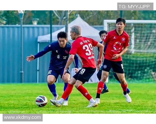 足球巨星们的日常生活揭秘从训练到家庭如何平衡事业与私生活